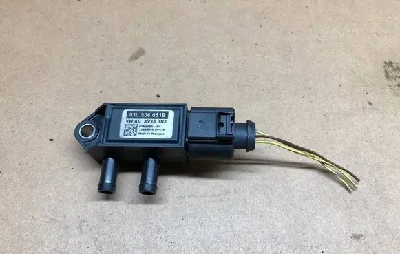 Seat Leon (5F) Exhaust gas pressure sensor 03L906051B 22466899 81MPP0501