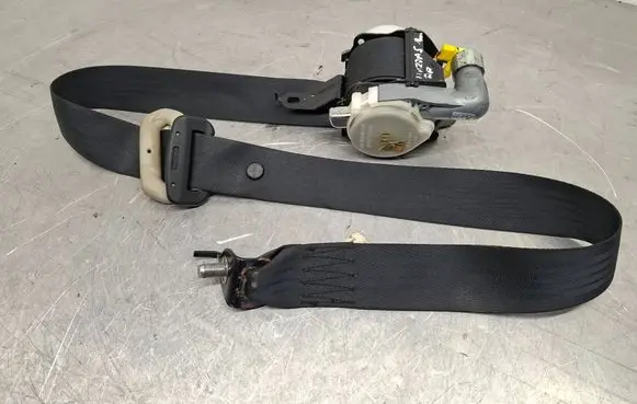 Mazda 5 Front seatbelt T89335T