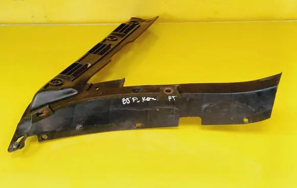 Rear bumper mounting bracket