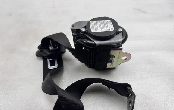 Mercedes-Benz GL X166 Third row seat belt A1668601886
