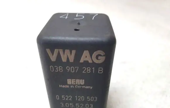 Audi A4 S4 B7 8E 8H Glow plug pre-heat relay 038907281B