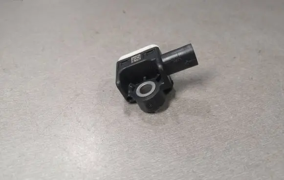 Mercedes-Benz C W205 Airbag deployment crash/impact sensor A1668210151 56054085AA