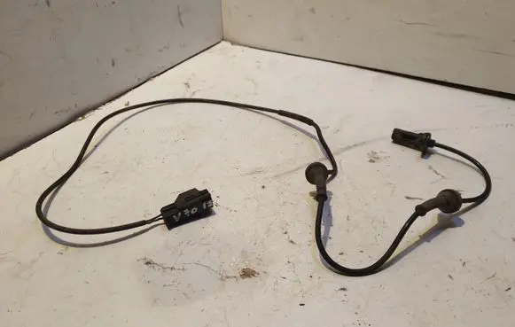 Volvo V70 ABS brake wheel speed sensor 9467580