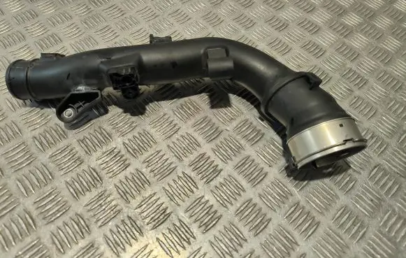 Volvo XC60 Intercooler hose/pipe 31370128