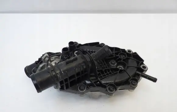 Volvo XC40 Water pump 32208947