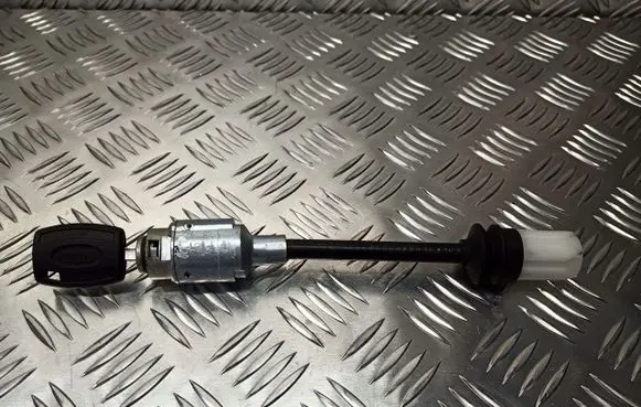 Ford C-MAX I Front door lock (next to the handle) 