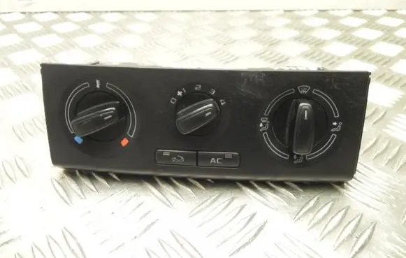 Skoda Fabia Mk2 (5J) Climate control unit 5J0820045C Y905