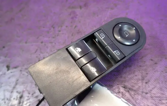 Opel Astra H Quarter vent window switch 13228706CD