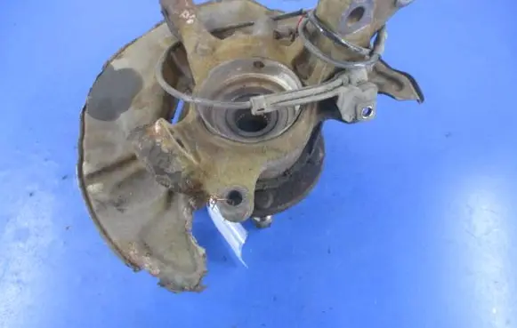 Toyota Corolla Verso E121 Front wheel hub spindle knuckle