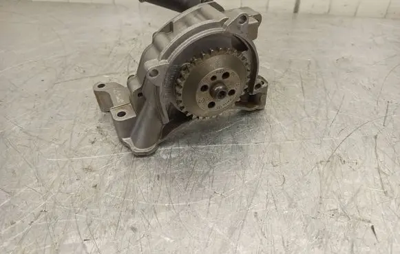 Volkswagen Golf VII Oil pump 03C105AC 3130821 210612