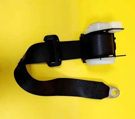Toyota Corolla E120 E130 Rear seatbelt 040859