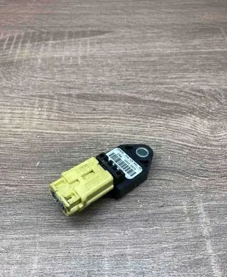 Toyota Avensis T250 Airbag deployment crash/impact sensor 8983305010 USED