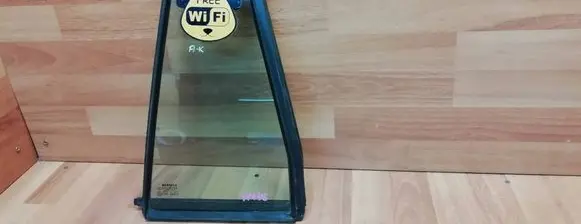 Rear vent window glass