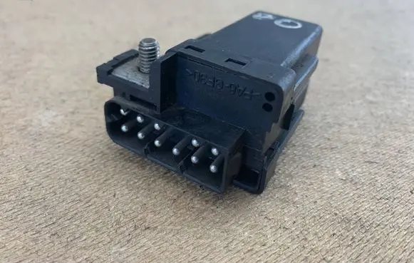 BMW 5 E39 Glow plug pre-heat relay 12212246919 2246919