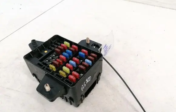 SsangYong Rexton Fuse box set 8211008000 82110-08000
