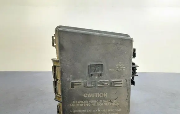Chrysler Pacifica Fuse box set P0472783