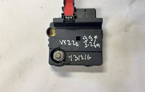 Mercedes-Benz S W220 Battery relay fuse 0005401950 PA6GF15 131216