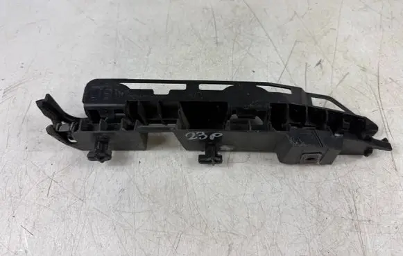 Front bumper mounting bracket