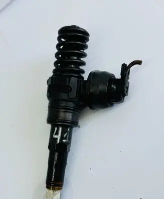 Volkswagen Golf V Fuel injector 038130073AG 0414720215