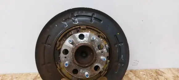 Rear wheel hub spindle/knuckle