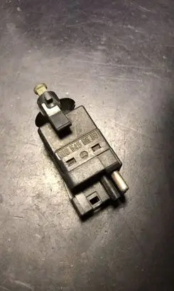 Mercedes-Benz S W140 Brake pedal sensor switch 0005458609