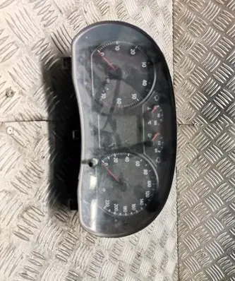 Volkswagen Polo IV 9N3 Speedometer (instrument cluster)