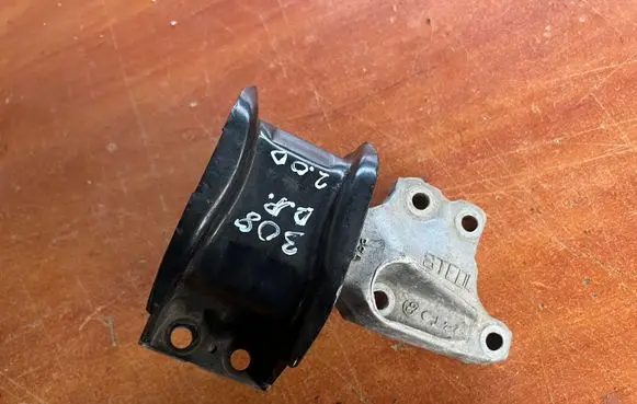 Peugeot 308 Engine mount bracket 9681855180