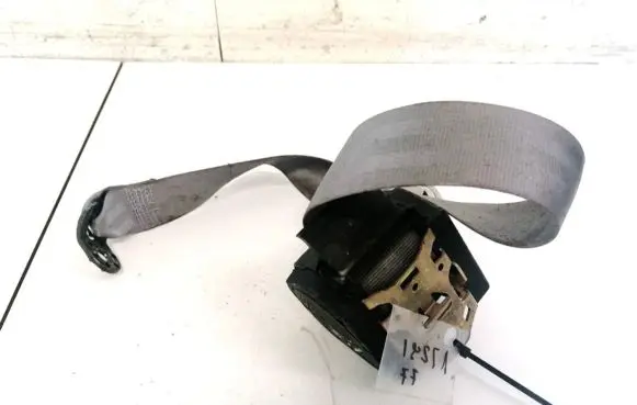 Volkswagen New Beetle Rear seatbelt 1C0857805A 33002979