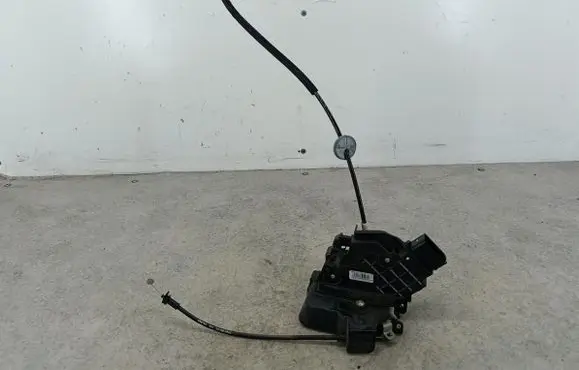 Ford Focus Front door lock 7M5AR21812AA