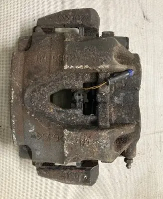 Mercedes-Benz GLE (W166 - C292) Front brake caliper