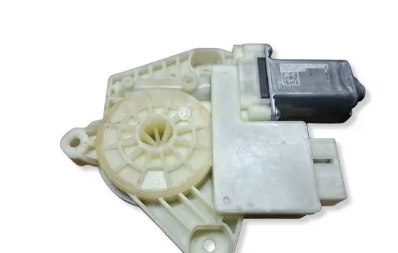 Volkswagen PASSAT B8 Rear door window regulator motor 5Q4959812E