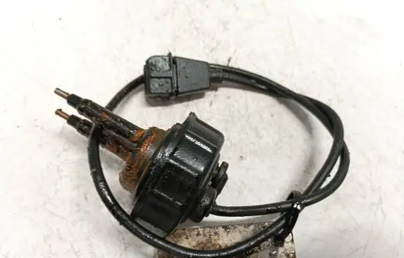 Audi 100 S4 C4 Coolant level sensor 