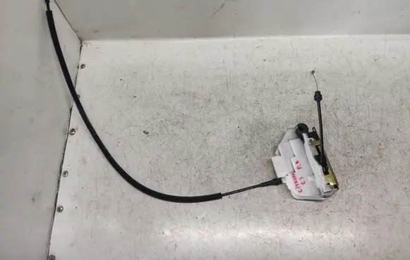 Citroen C3 Front door lock 