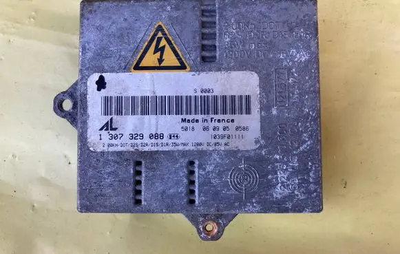 Mercedes-Benz B W245 Xenon control unit/module 1307329088