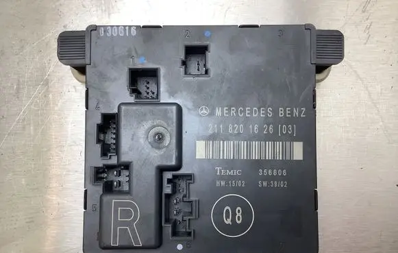 Mercedes-Benz E W211 Door control unit/module 2118201626 356806 SW3902