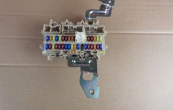 Nissan X-Trail T32 Fuse box set 243504CL0B 4CL0B