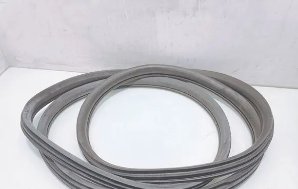 Honda CR-V Front door rubber seal 