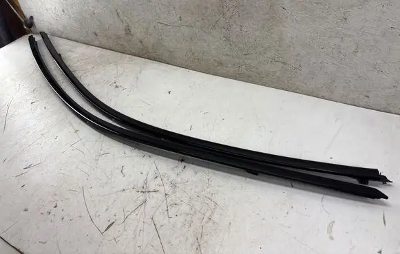 BMW M4 F82 F83 Front door rubber seal 7279743