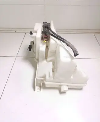 Windshield washer fluid reservoir/tank