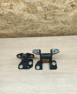 Rear door hinge set