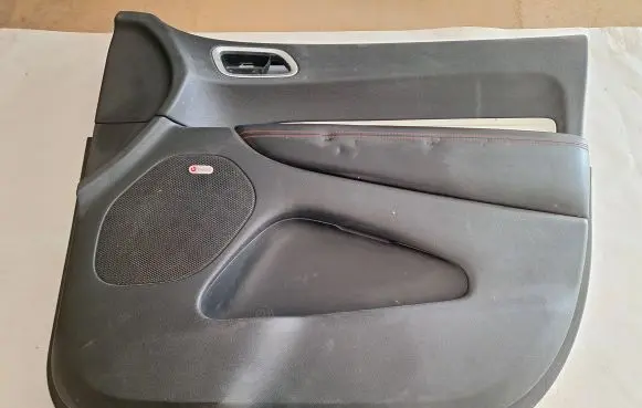 Dodge Durango Front door card panel trim 6CV932X9AC