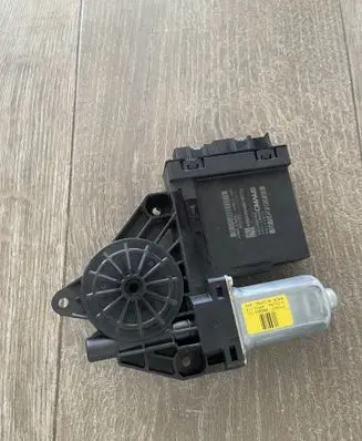 Volvo XC60 Front door window regulator motor 31674758