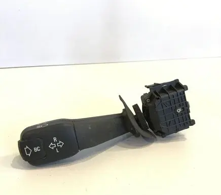 BMW 5 E39 Indicator stalk 8352172