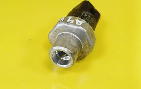 Audi A4 S4 B5 8D Air conditioning (A/C) pressure sensor 8D0959482B