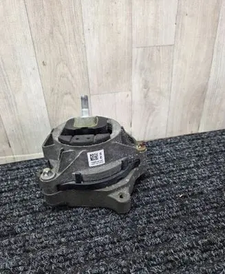 BMW 4 F32 F33 Engine mount bracket 6859411