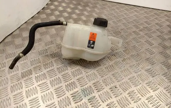 Nissan Qashqai Coolant expansion tank/reservoir