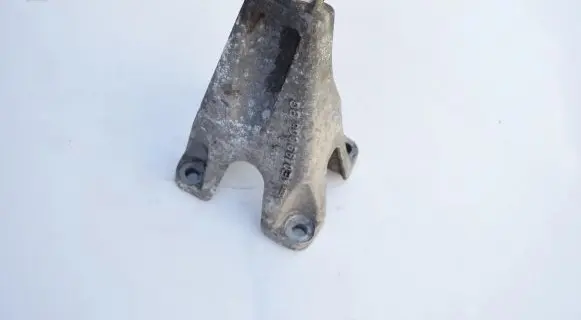 Audi A8 S8 D3 4E Engine mounting bracket 4E0199308BG