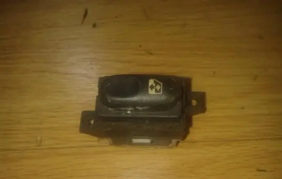 Renault Laguna I Electric window control switch 047