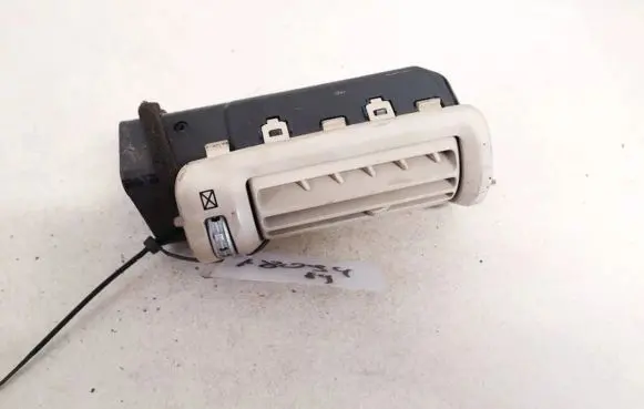 Hyundai Santa Fe Dash center air vent grill 970502b000 97050-2b000