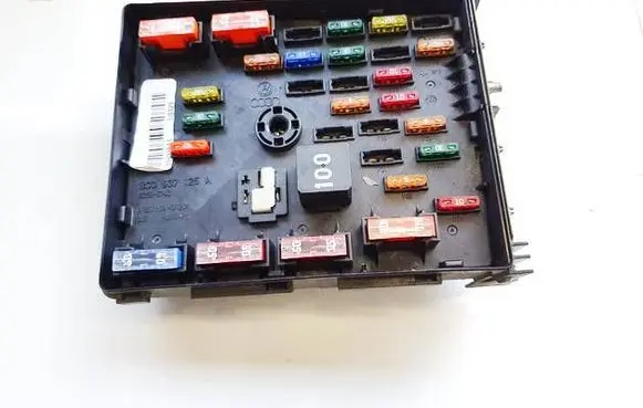 Volkswagen PASSAT B7 Fuse box set 3C0937125A